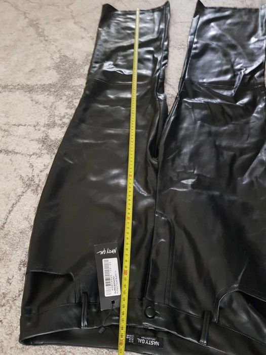 Pantaloni din piele Nasty Gal