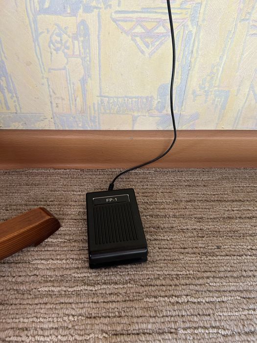 Продам синтезатор Yamaha PSR E263