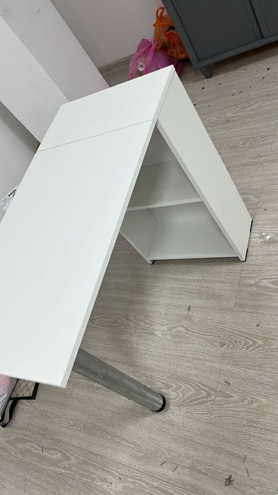 Стол и стульчик для маникюра новые