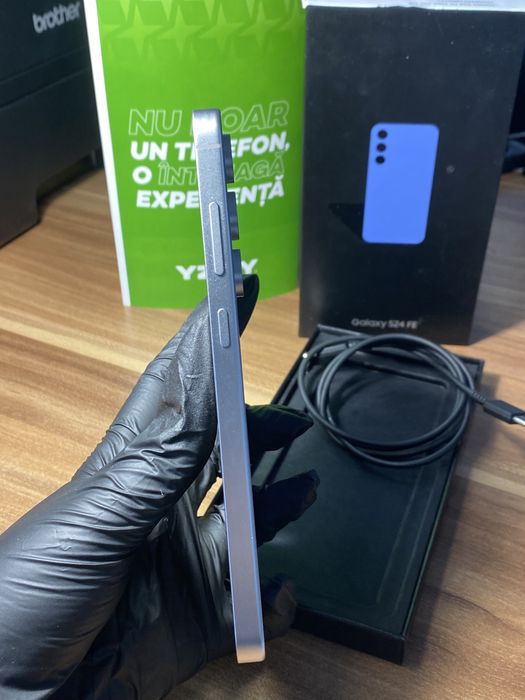 Samsung Galaxy s24 FE• 256 GB • Blue