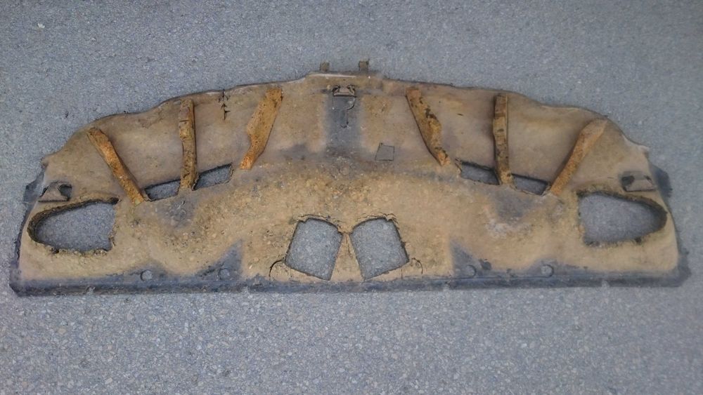 Изолация под кората при задното стъкло за БМВ Е36 седан