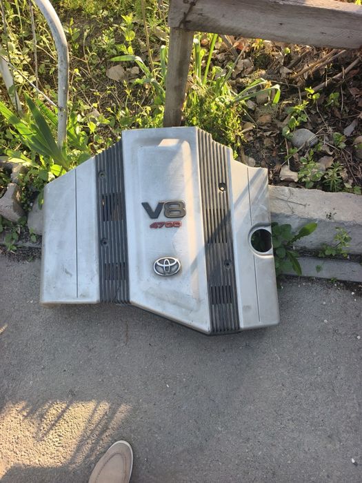 Декоративная крышка двигателя на Тойота Ленд Крузер