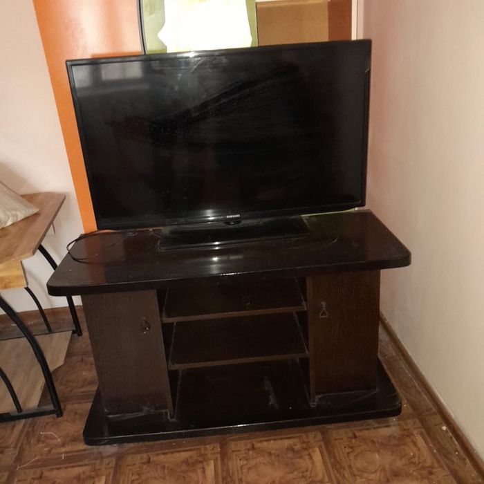 Телевизор с подставкой