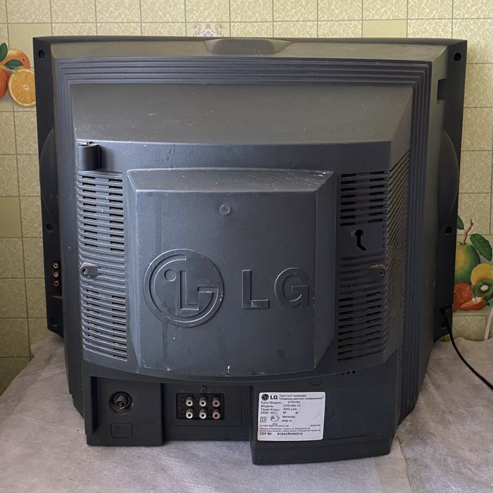 Телевизор LG 2006 б/у