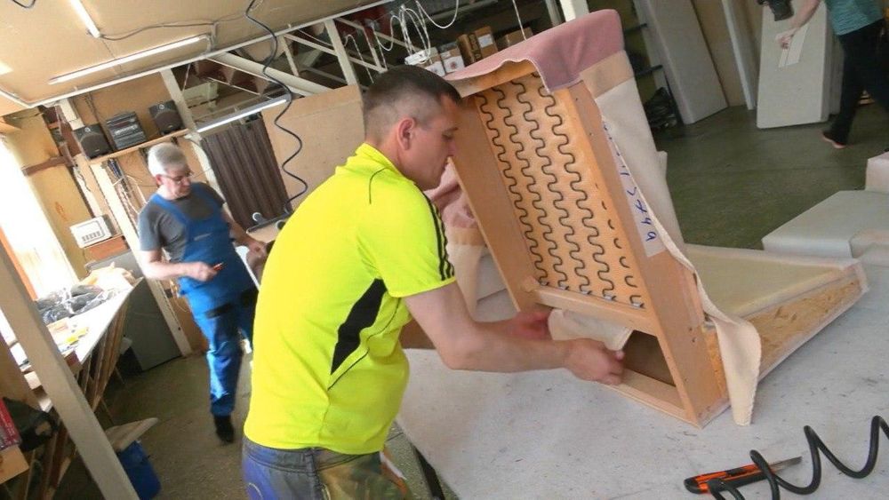 Перетияжка диван, реставрация диван, перетияжка кровать, ремонт мебель