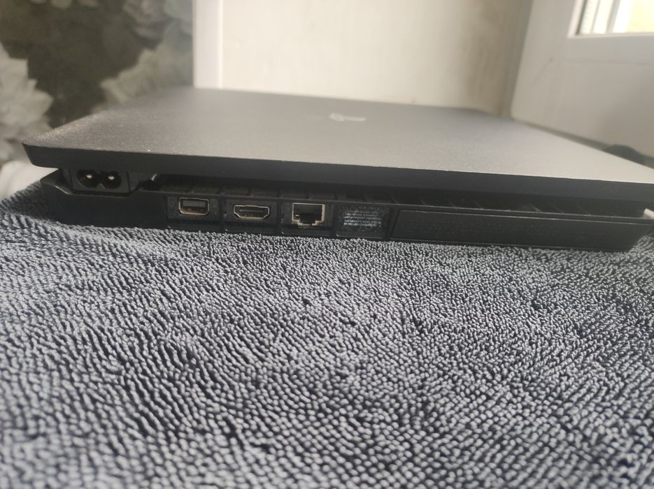 Playstation 4 slim