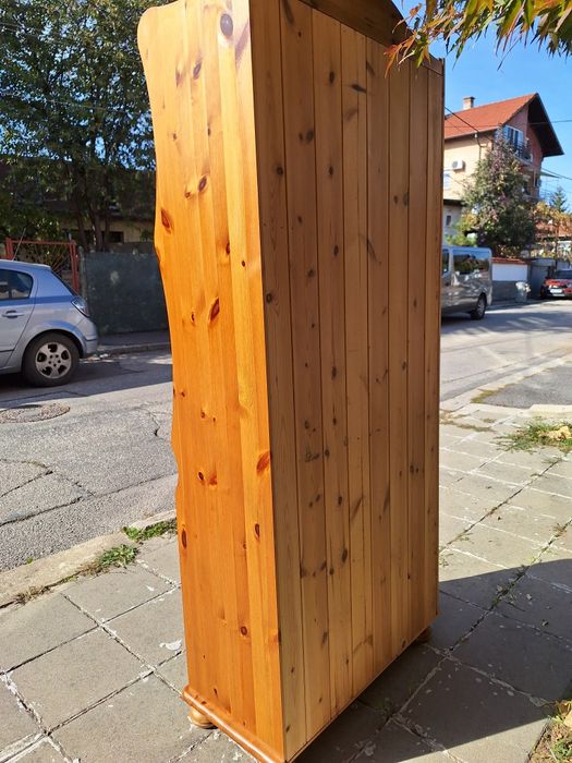 Трапезен бюфет от масивна дървесина