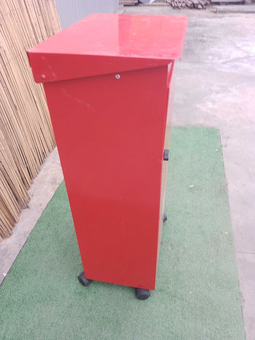 Метален кошче за отпадъци