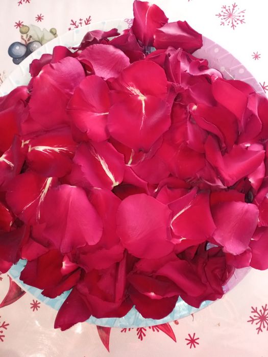 Лепистки роз для ваших торжеств