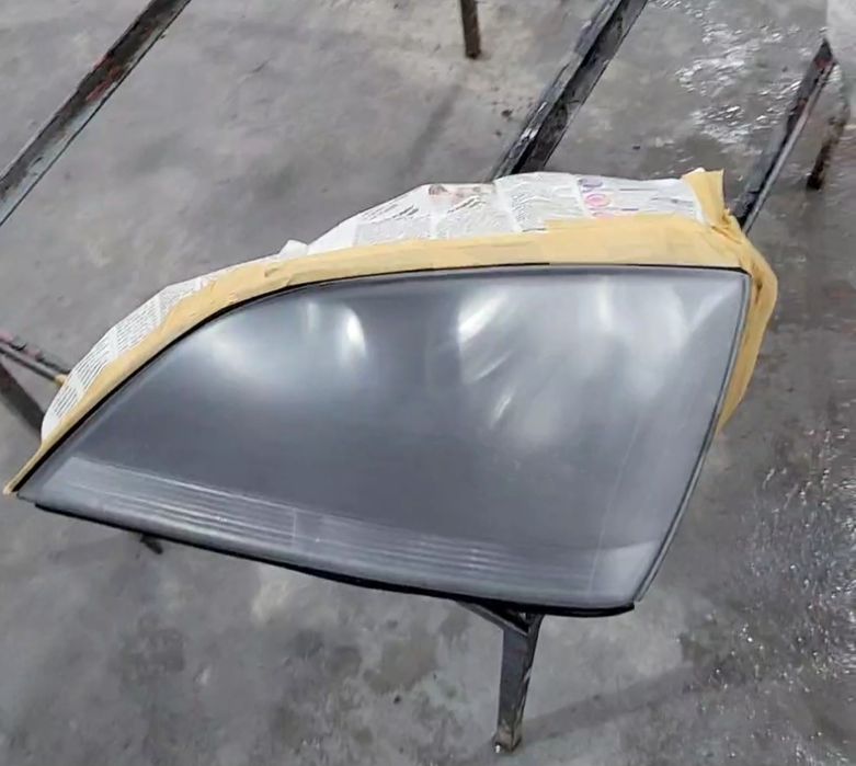 Polish faruri matuite. Polis auto. Reconditionare faruri ingalbenite