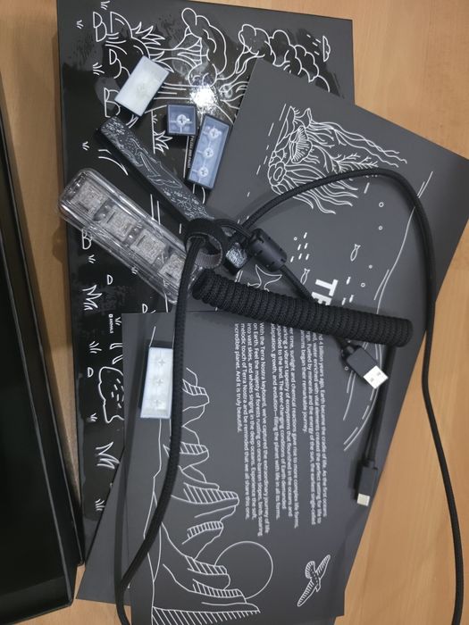Vând tastatură mecanică premium Dark Project ALU81A Terra Nostra, în stare excelentă!