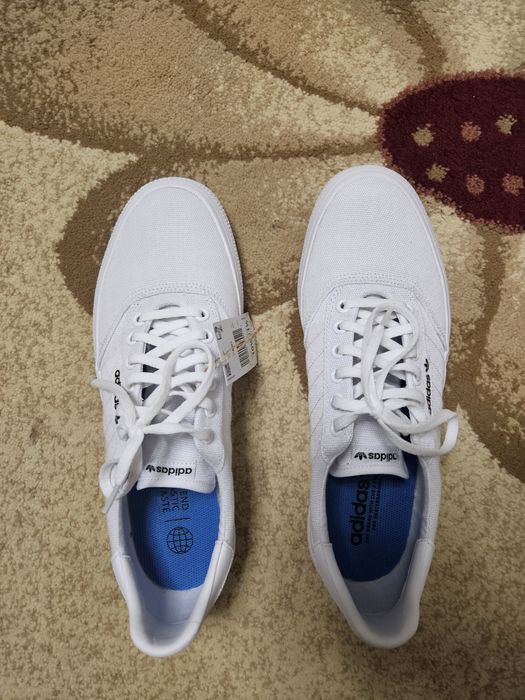 Кроссовки адидас белые