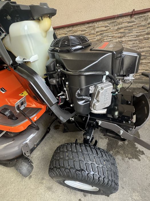 Husqvarna TC342t tractoras tuns iarba