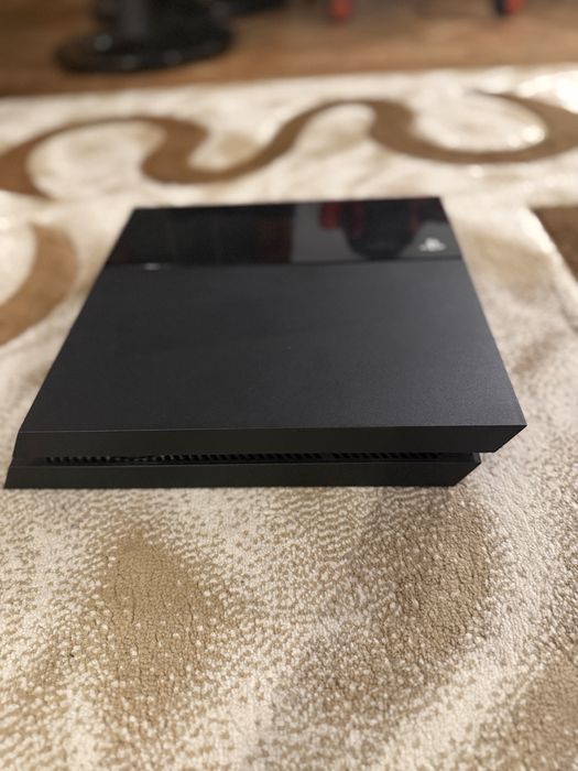 Sony PlayStation 4(PS4) + 3 controlere + jocuri.