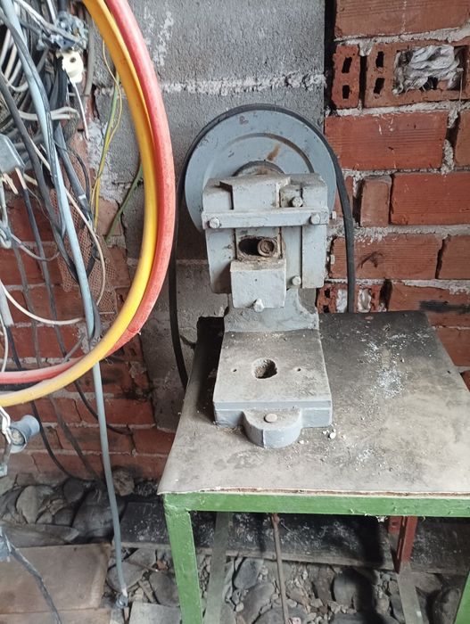 Преса за студено пресоване