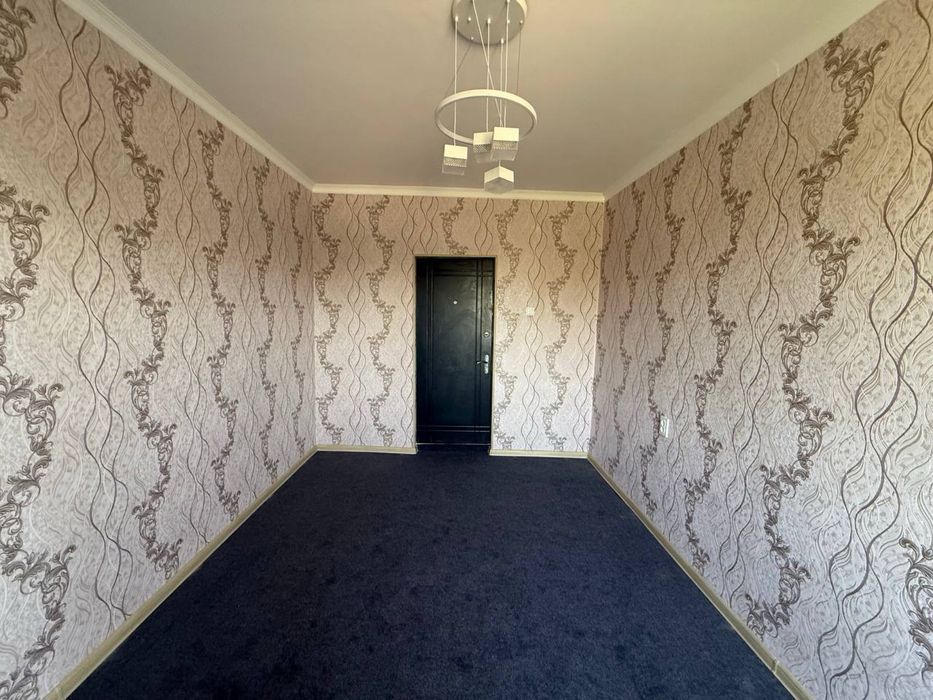 Kvartira sotiladi obshejitiya dom 1/5/9 18 m2 remonti bor