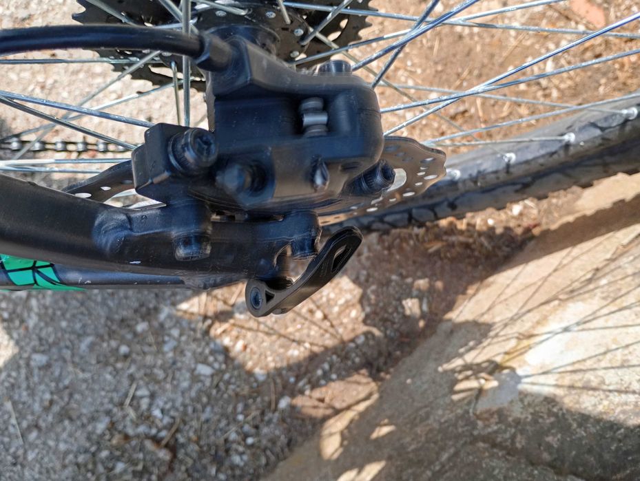 Продавам задна спирачка