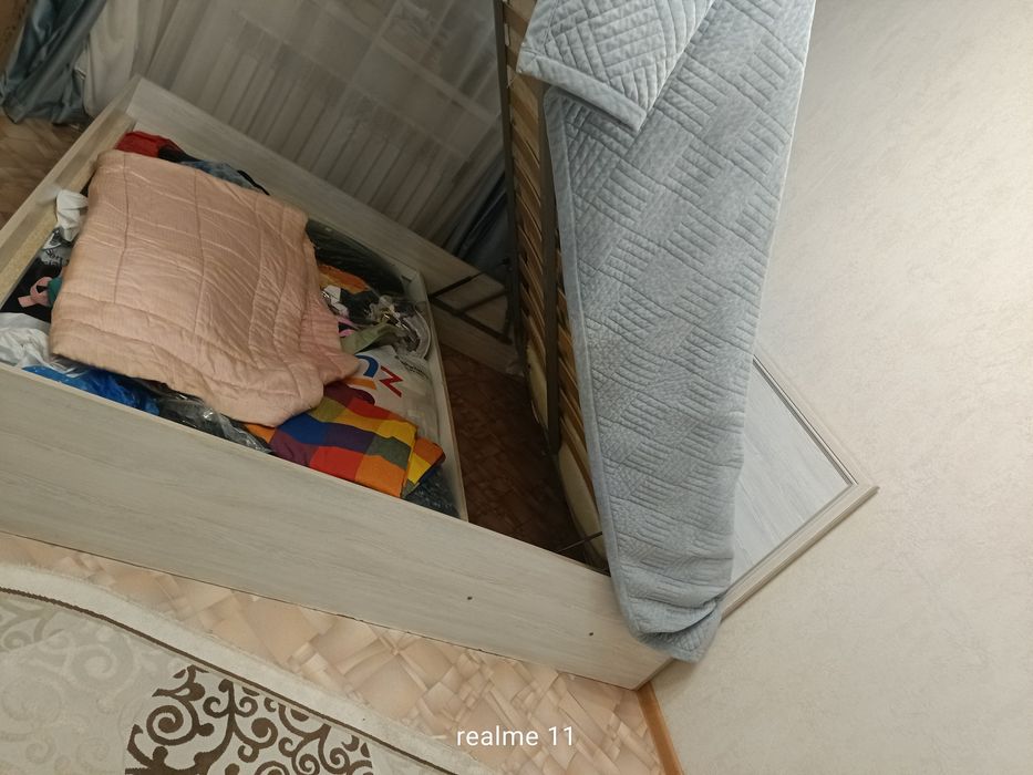 Продам кровать с матрасом 160 на 200