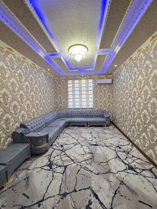 Zarafshon domi shir oldida