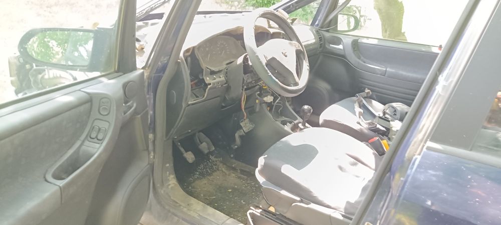 Продавам Opel Zafira 1.8 с газ на части.