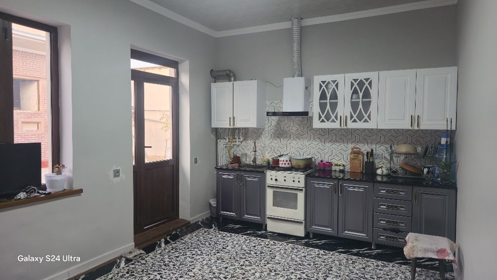 Ховли сотилади срочно