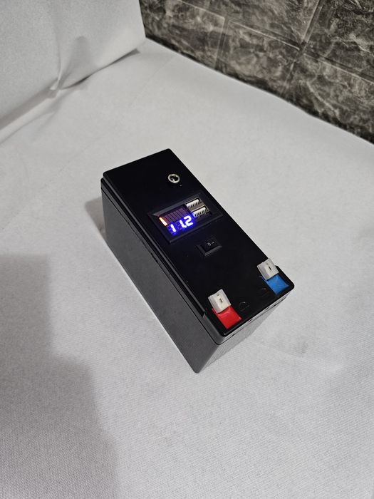 Baterie portabila cu priza 220v