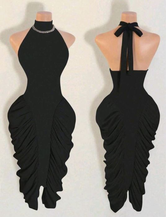 Продам платье черное новое