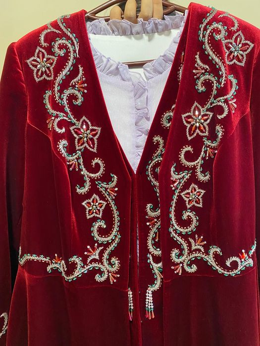 Қазақша комплект бешпент пен кәжекей