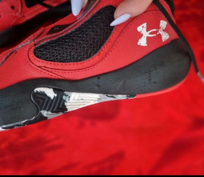 Adidasi under armour