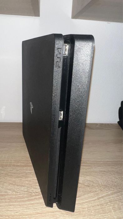 PS4 Slim 500GB + Controller Original Sony + GTA V + FIFA 14/19/20