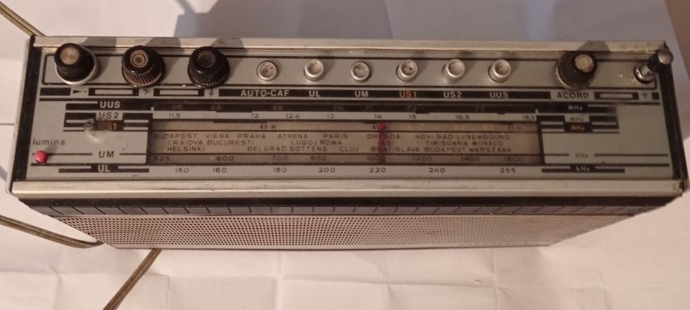 Vând sau schimb radio GLORIA funcționează,stare ca în foto.