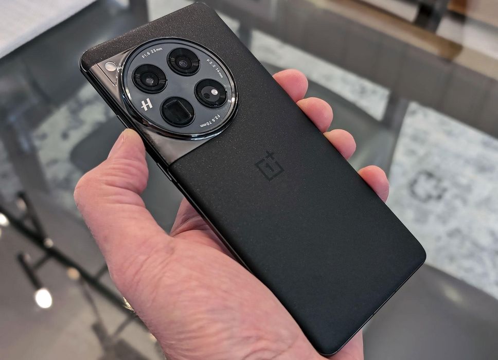 Продам смартфон One plus 12 16/512