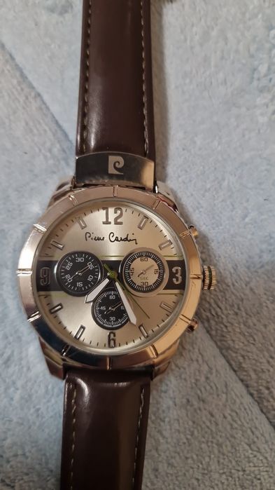 Piere cardi ceas