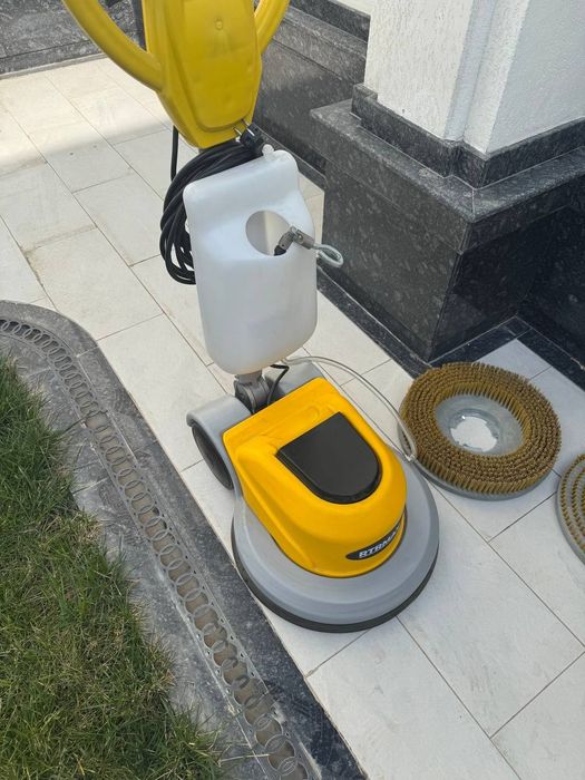 Машина для чистки ковров