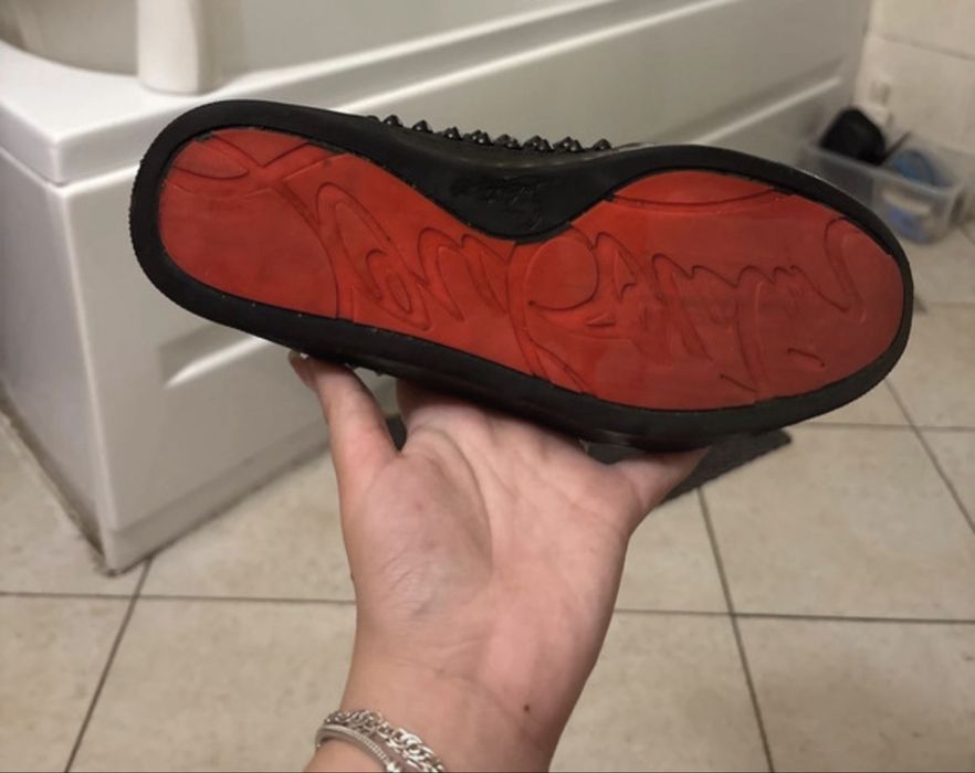 louboutin sneakers,vin cu saculet
