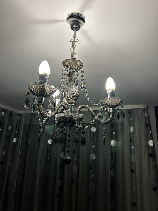 Абажур с кристали и висящ абажур