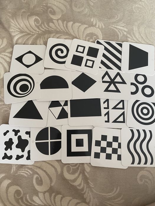 Черно-белые карточки для новорожденных