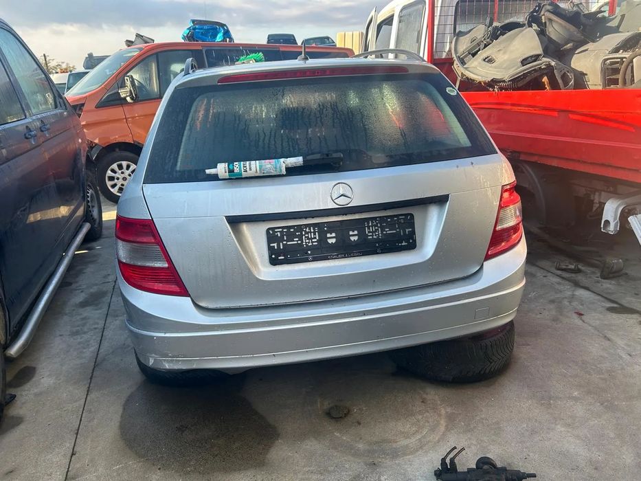 Far stanga mercedes c.class e4