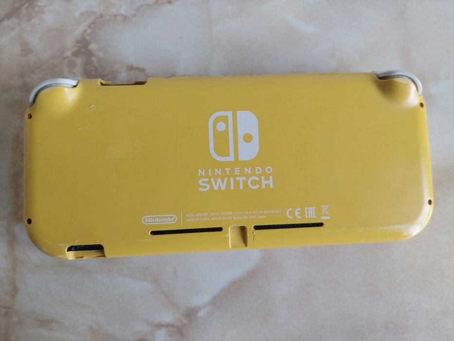 Vând consolă Nintendo Switch Lite pe galben [perfect funcțională] //poze reale