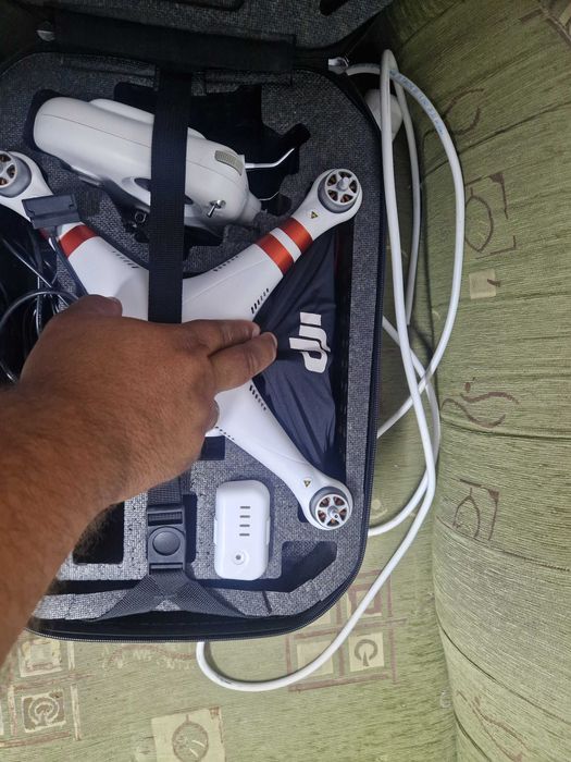 DJI Phantom 3 Standard – работещ дрон, дефектен гимбъл, много аксесоари