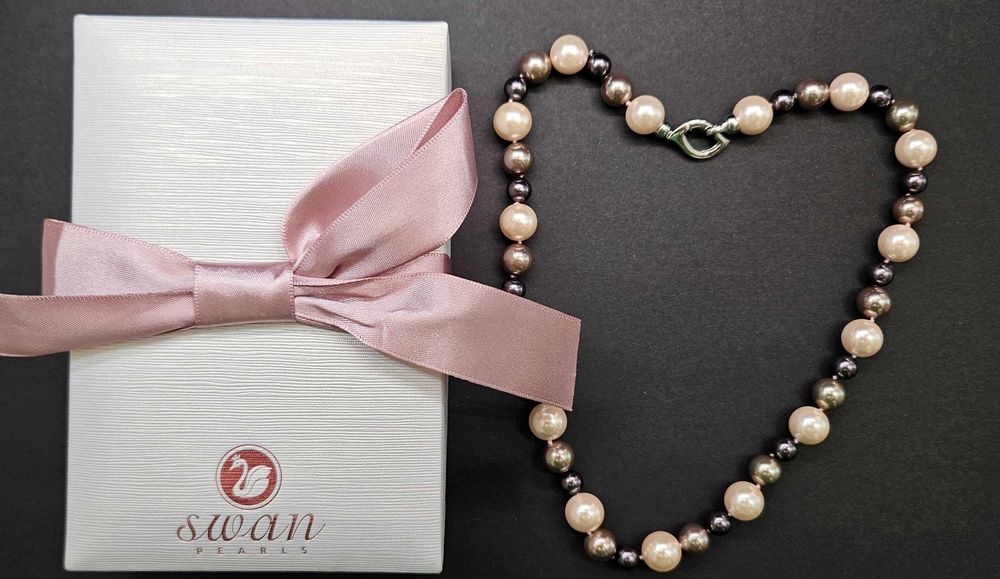 Перлена огърлица. Естествени перли и сребро.