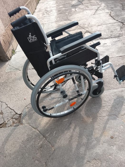 Продается инвалидная коляска новая