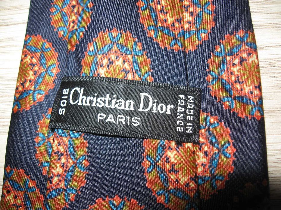 Burberrys Christian Dior вратовръзки, цена за брой