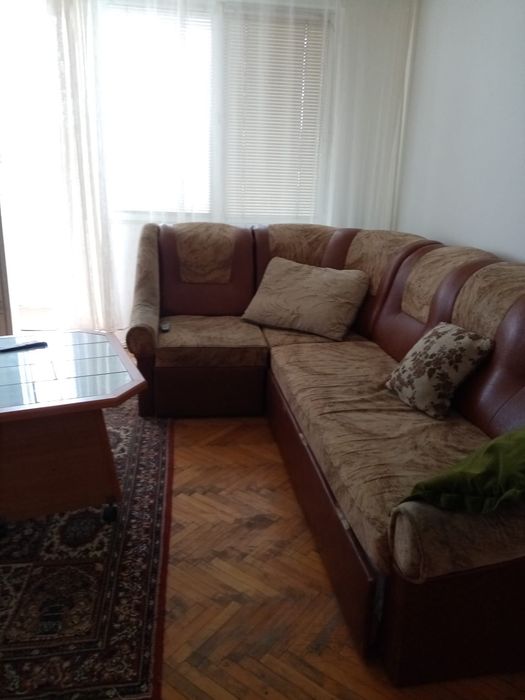 Închiriez apartament cu 3 camere