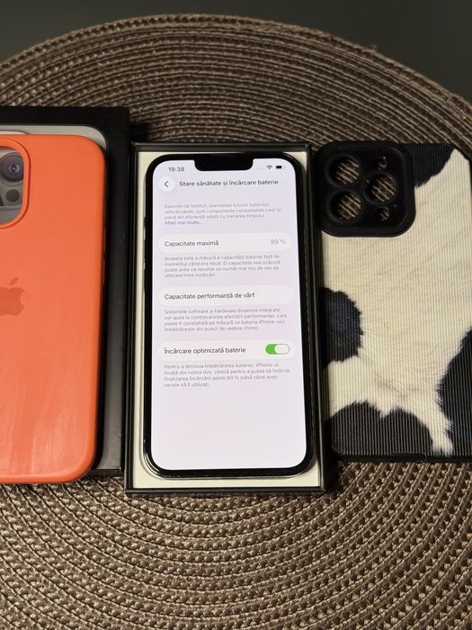 iPhone 13 Pro Graphite stare excelenta 89% la cutie + 2 huse