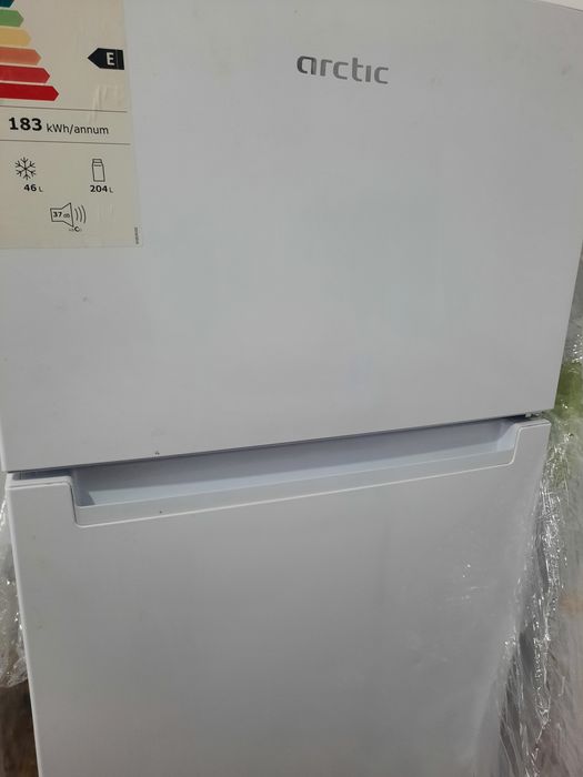 Vind frigider Arctic 240l  încă este în garantie