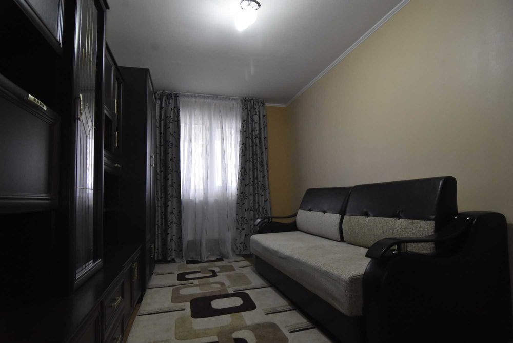Inchiriez apartament 2 camere decomandat.