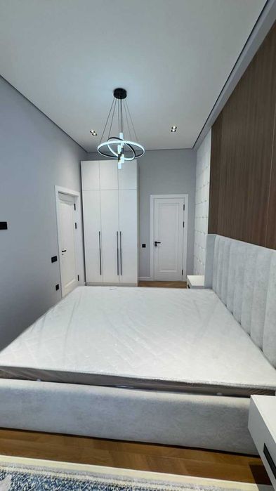 Шота Руставели Royal House 1 линия, 3 комнатная новый ЕВРО ремонт