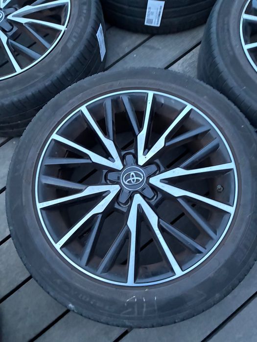 Продавам оригинални Toyota алуминиеви джанти 18” с гуми