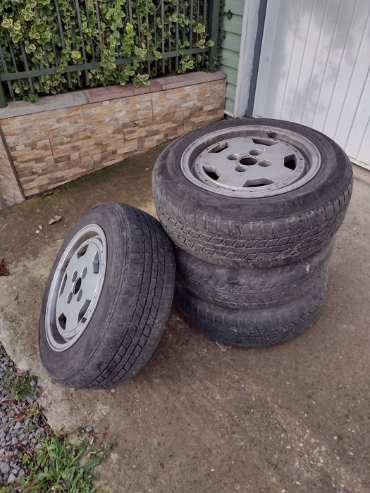 Vând scuter și roți iarnă cu jante aluminiu